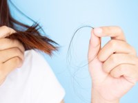 Consejos de nuestros expertos para prevenir y tratar la caída del cabello
